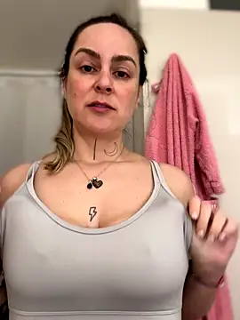 Snapshot of misslulipop chatting on 09-23-25, 02:24 misslulipop online show from 09-23-25, 02:24