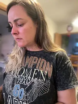 Snapshot of misslulipop chatting on 03-08-25, 11:28 misslulipop online show from 03-08-25, 11:28