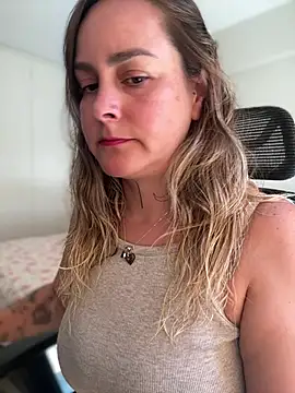 Snapshot of misslulipop chatting on 03-18-25, 04:28 misslulipop online show from 03-18-25, 04:28