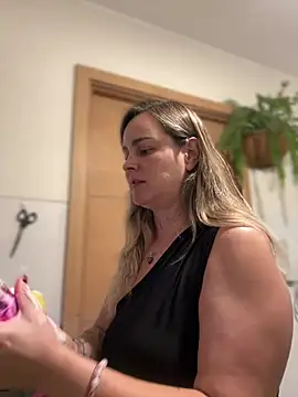 Snapshot of misslulipop chatting on 02-26-25, 11:52 misslulipop online show from 02-26-25, 11:52