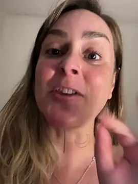 Snapshot of misslulipop chatting on 02-21-25, 01:44 misslulipop online show from 02-21-25, 01:44