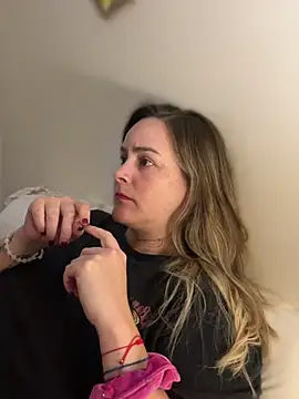 Snapshot of misslulipop chatting on 03-21-25, 01:34 misslulipop online show from 03-21-25, 01:34