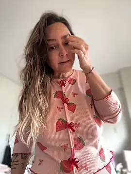 Snapshot of misslulipop chatting on 09-14-25, 02:06 misslulipop online show from 09-14-25, 02:06