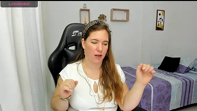 Snapshot of tamy_shine87 chatting on 02-08-25, 02:04 tamy shine87 online show from 02-08-25, 02:04