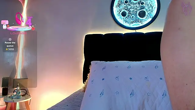 lorrayne  online show from 04-24-26, 12:29