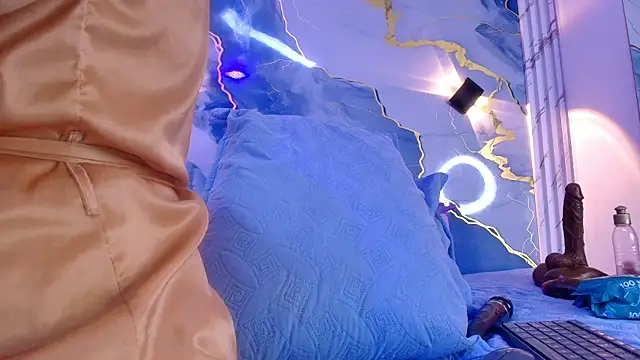 lorrayne  online show from 11-18-25, 12:19