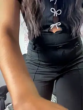 Snapshot of Ambar_pe_ chatting on 02-11-26, 12:43 Ambar pe online show from 02-11-26, 12:43