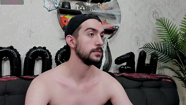 Dylan Best online show from 10-31-25, 01:24