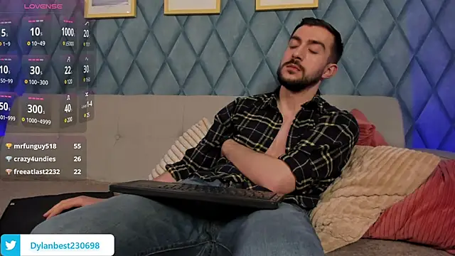 Snapshot of Dylan_Best chatting on 03-18-25, 11:44 Dylan Best online show from 03-18-25, 11:44