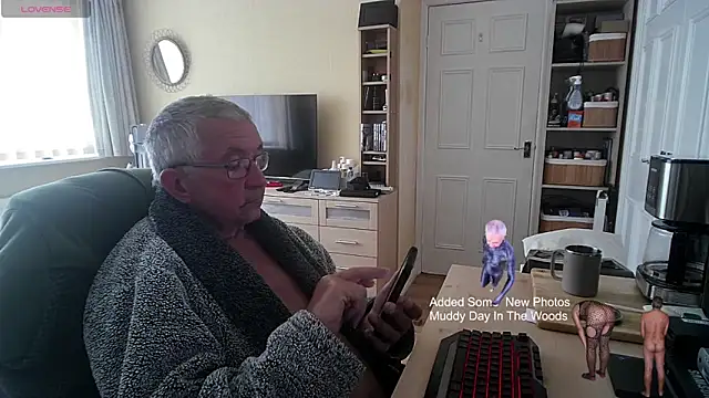 Snapshot of Aandy62 chatting on 05-31-26, 06:30 Aandy62 online show from 05-31-26, 06:30