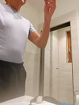 Einhorn527 online show from 10-20-25, 05:02