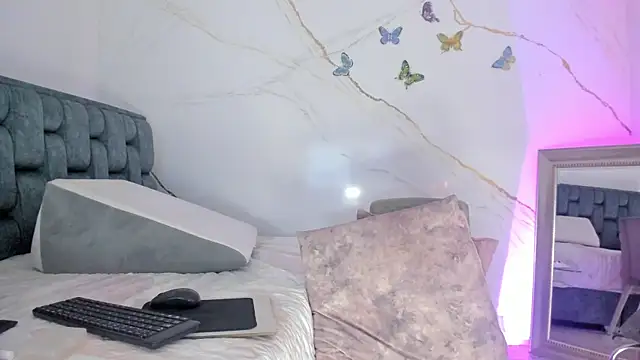 IsiisLovei online show from 05-28-26, 02:34