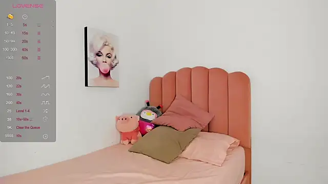 Snapshot of julieth_sanz chatting on 02-15-25, 09:38 julieth sanz online show from 02-15-25, 09:38