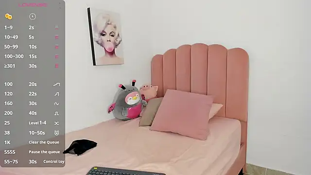 Snapshot of julieth_sanz chatting on 02-24-25, 11:10 julieth sanz online show from 02-24-25, 11:10