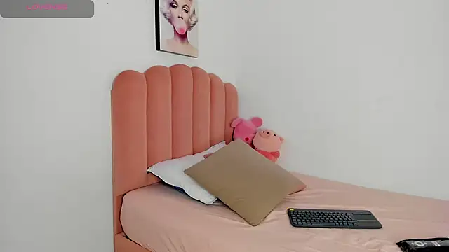 Snapshot of julieth_sanz chatting on 03-20-25, 11:05 julieth sanz online show from 03-20-25, 11:05