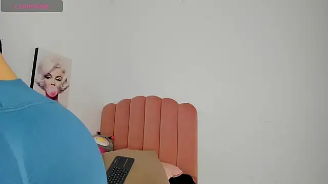 Snapshot of julieth_sanz chatting on 02-06-25, 05:51 julieth sanz online show from 02-06-25, 05:51