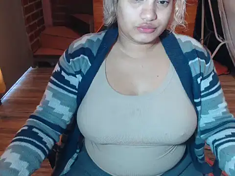 Hilarybunnyy online show from 04-28-26, 02:32