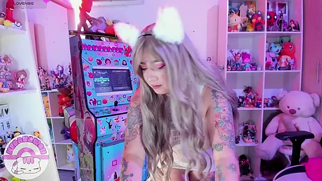 Snapshot of meda_kawaii_ chatting on 02-05-25, 01:00 meda kawaii  online show from 02-05-25, 01:00