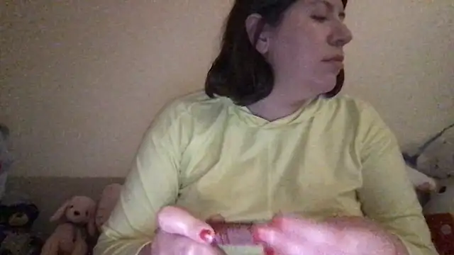 Snapshot of HYPHYtype chatting on 06-28-26, 07:03 HYPHYtype online show from 06-28-26, 07:03