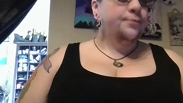 Snapshot of GothyBaby chatting on 11-13-25, 04:00 GothyBaby online show from 11-13-25, 04:00