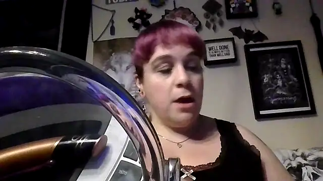 Snapshot of GothyBaby chatting on 06-18-26, 08:14 GothyBaby online show from 06-18-26, 08:14