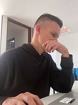 Snapshot of yequeal chatting on 02-18-25, 01:33 yequeal online show from 02-18-25, 01:33