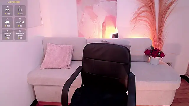 Snapshot of VictoriaLeia chatting on 10-12-25, 11:28 VictoriaLeia online show from 10-12-25, 11:28