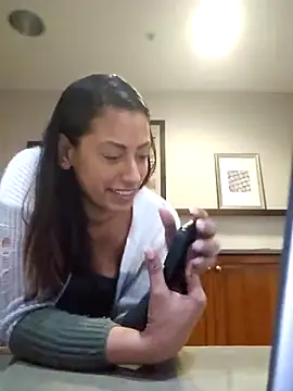 Snapshot of Nikkierosee chatting on 03-23-25, 12:47 Nikkierosee online show from 03-23-25, 12:47