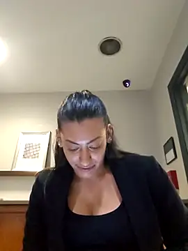 Snapshot of Nikkierosee chatting on 03-15-25, 10:33 Nikkierosee online show from 03-15-25, 10:33