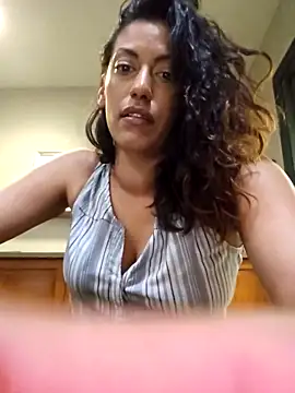 Snapshot of Nikkierosee chatting on 03-19-25, 02:59 Nikkierosee online show from 03-19-25, 02:59