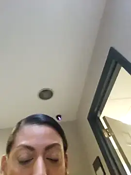 Snapshot of Nikkierosee chatting on 03-18-25, 02:18 Nikkierosee online show from 03-18-25, 02:18