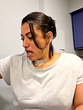 Snapshot of Nikkierosee chatting on 10-30-25, 03:27 Nikkierosee online show from 10-30-25, 03:27