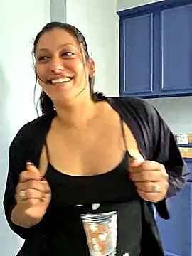 Snapshot of Nikkierosee chatting on 10-12-25, 06:42 Nikkierosee online show from 10-12-25, 06:42