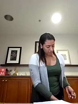 Snapshot of Nikkierosee chatting on 03-22-25, 07:31 Nikkierosee online show from 03-22-25, 07:31