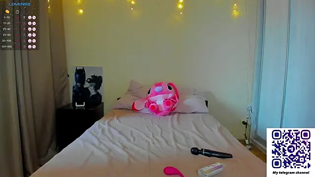 Snapshot of Bella_Foryou chatting on 03-10-25, 02:06 Bella Foryou online show from 03-10-25, 02:06