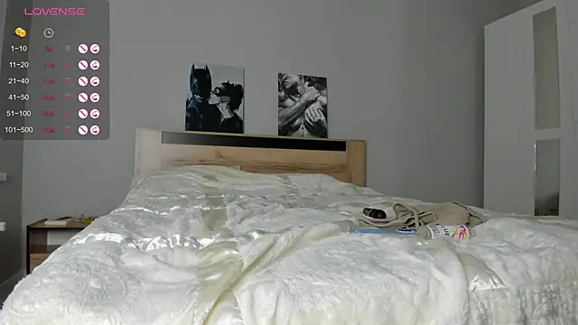 Bella Foryou online show from 11-30-25, 03:24