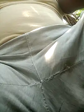 Snapshot of FinableKnee chatting on 09-25-25, 07:25 FinableKnee online show from 09-25-25, 07:25