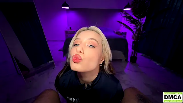 Snapshot of _blowjob_queen chatting on 09-30-25, 11:11  blowjob queen online show from 09-30-25, 11:11