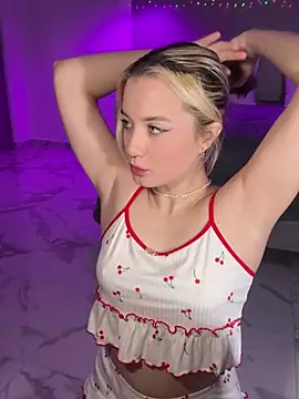 Snapshot of _blowjob_queen chatting on 12-18-24, 10:35  blowjob queen online show from 12-18-24, 10:35