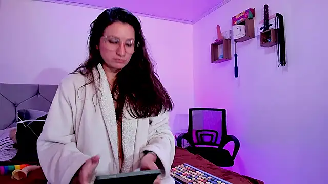 vanessabrown  online show from 11-06-25, 02:15