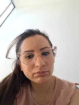 Snapshot of vanessabrown_ chatting on 06-27-26, 04:35 vanessabrown online show from 06-27-26, 04:35