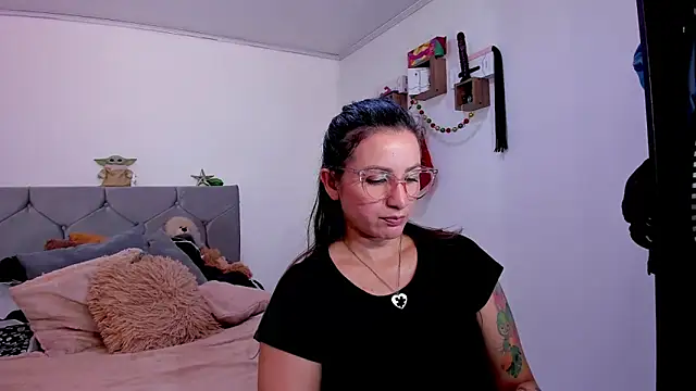 vanessabrown  online show from 12-15-25, 06:14