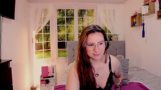 Snapshot of vanessabrown_ chatting on 06-15-26, 04:17 vanessabrown online show from 06-15-26, 04:17