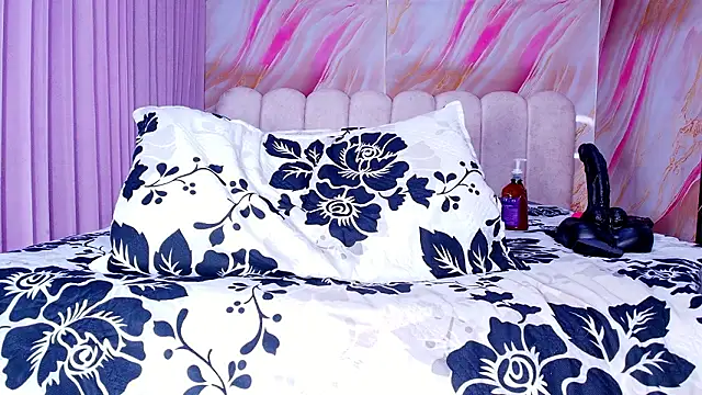 sofi decker online show from 03-10-26, 03:32