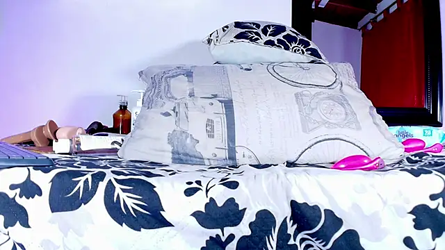 Snapshot of sofi_decker chatting on 03-08-25, 03:06 sofi decker online show from 03-08-25, 03:06