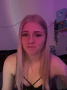 Blueeyezz0 online show from 02-25-26, 08:41