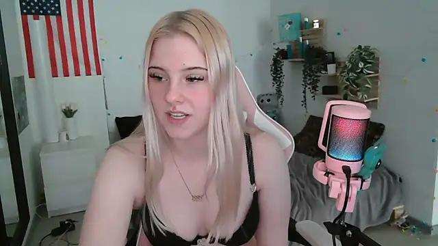 Blueeyezz0 online show from 04-04-26, 10:44