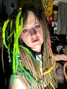 Snapshot of 1-800-FUCKYOU chatting on 10-22-25, 08:47 1-800-FUCKYOU online show from 10-22-25, 08:47