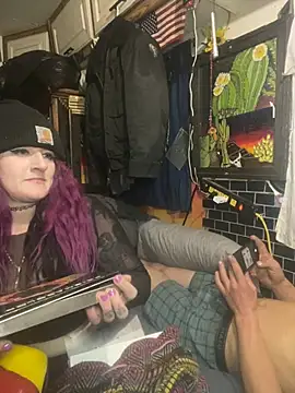 Snapshot of 1-800-FUCKYOU chatting on 02-06-25, 11:42 1-800-FUCKYOU online show from 02-06-25, 11:42