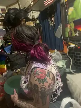 Snapshot of 1-800-FUCKYOU chatting on 02-09-25, 06:33 1-800-FUCKYOU online show from 02-09-25, 06:33